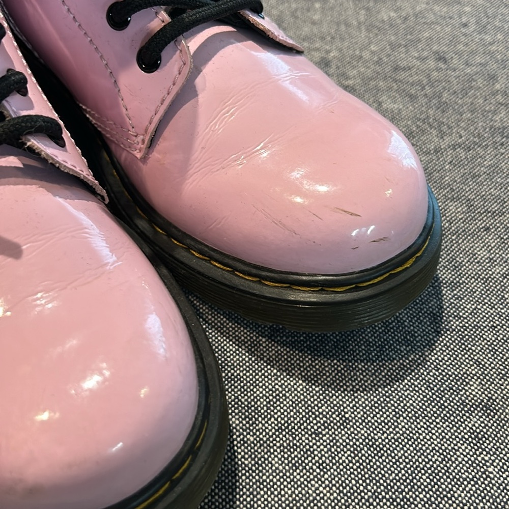 Dr. Martens YOUTH 1460 Pink PATENT LEATHER LACE UP BOOTS Size 3 - Picture 3 of 9